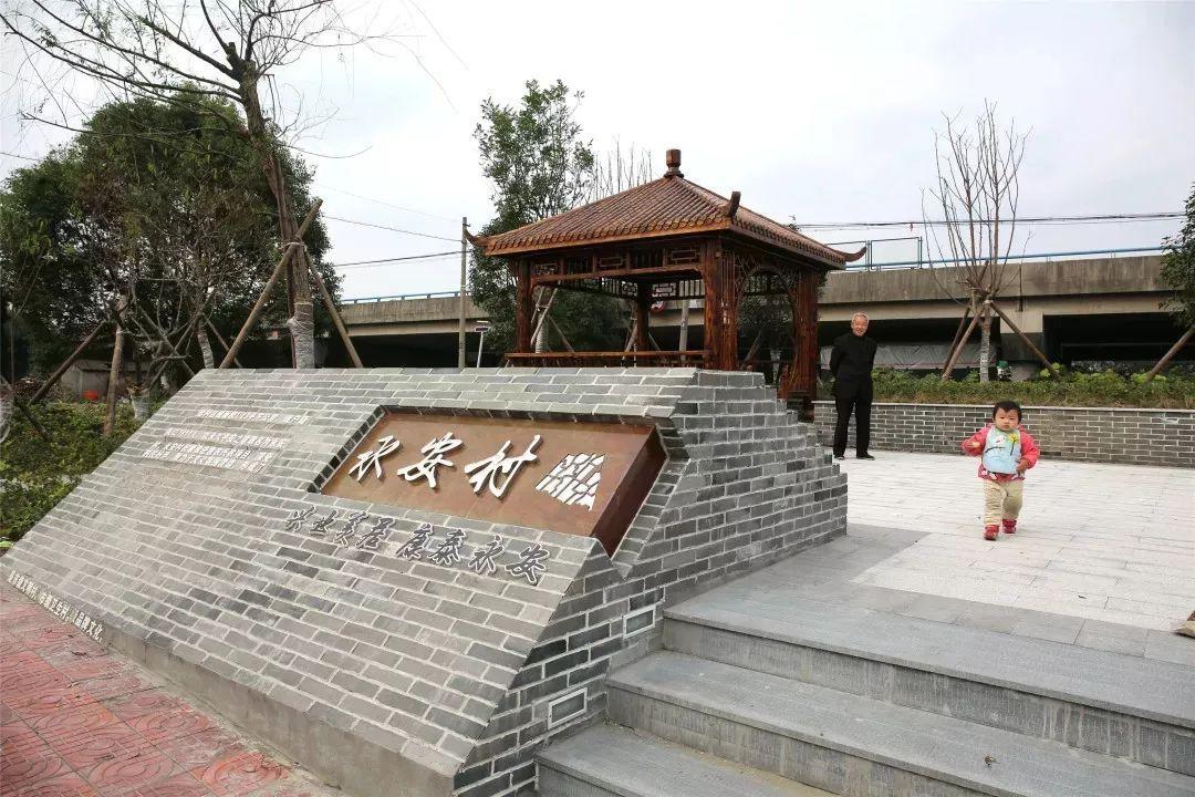 群英村新领导引领乡村发展，杰出典范展风采